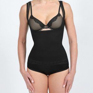 Abdo Woman Black/ Tops: Size: Small